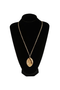 Natural Stone Wrap Oval Pendant Chain Necklace.