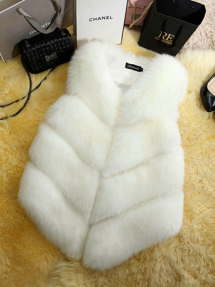 Faux Fur Sleeveless Vest Winter Thick Coats Women New Fashion Casual Jacket.