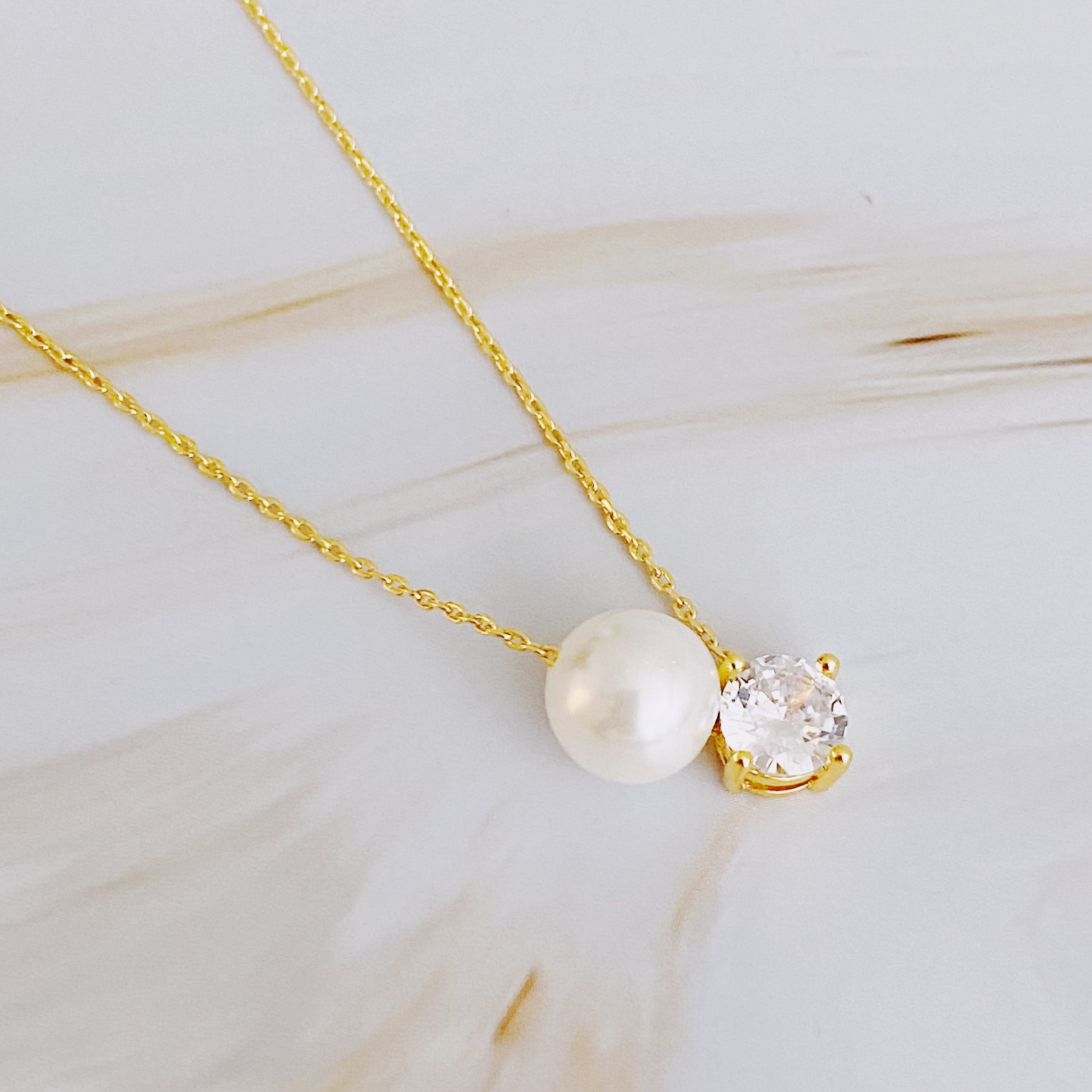 Single Pearl and Diamond Necklace.